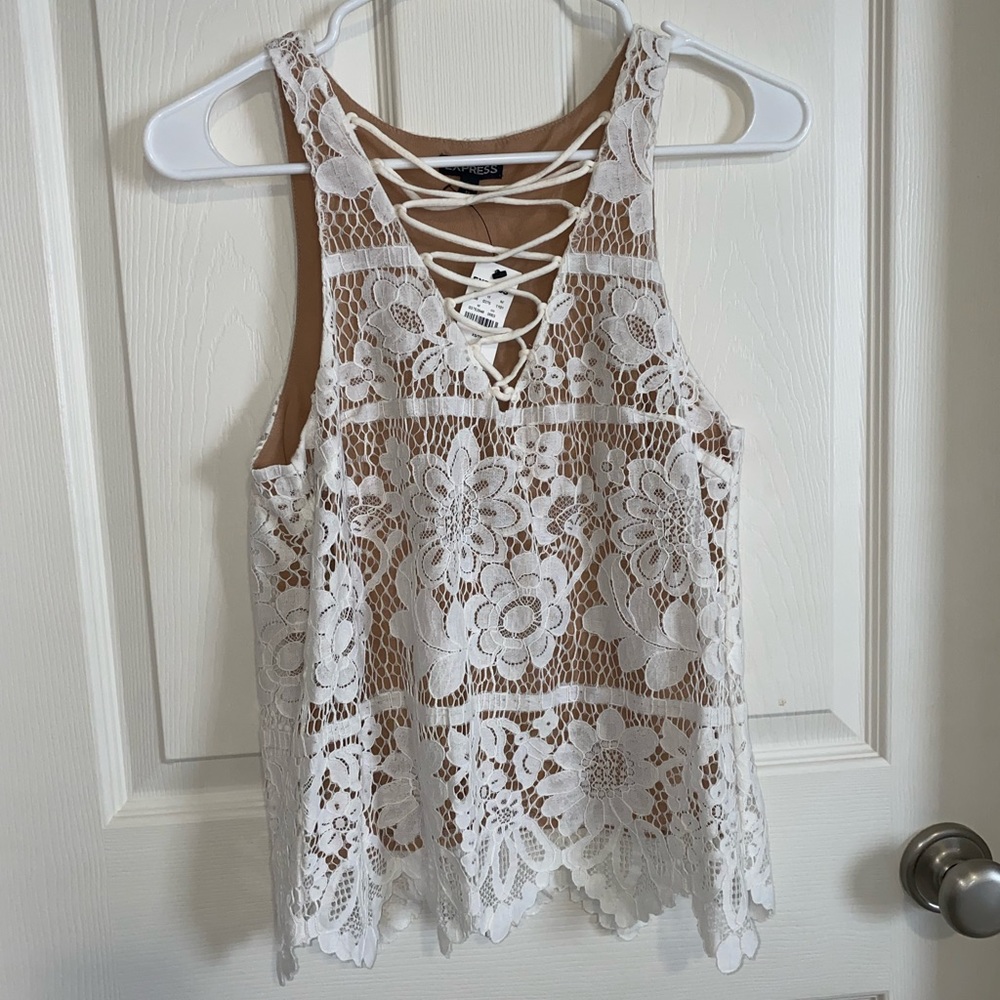 Express - NWT - White lacy tank